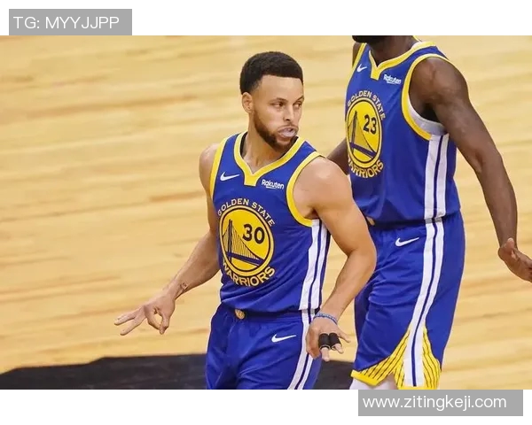 当红明星与篮球巨星同框瞬间引发的热议与精彩瞬间回顾